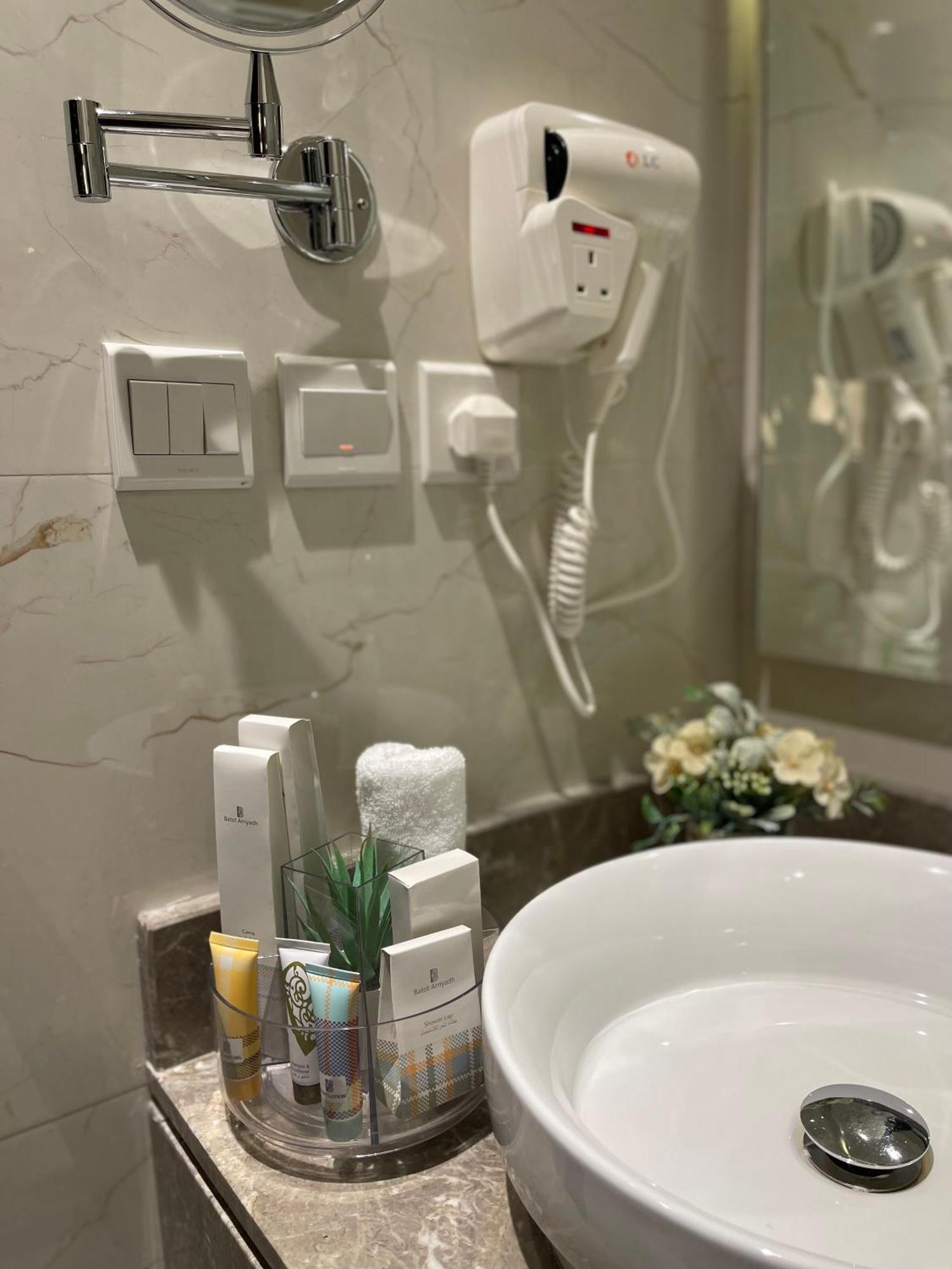 شقق خاصه بطابع حديث وفندقي - تسجيل ذاتي Private Apartments With Modern Vibes - Self Checkin Rijad Zewnętrze zdjęcie